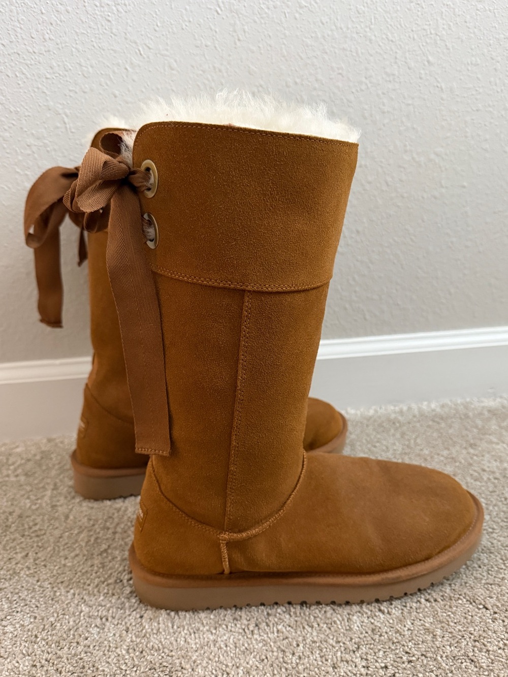 Koolaburra by Ugg fur lined bow back boots uggs size 9